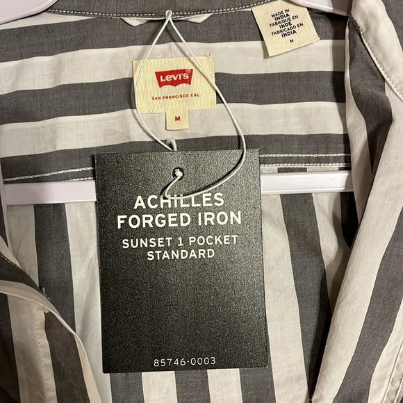 NWT Levi’s Achilles Forged Iron 1 cotton pocket shirt regular fit. Medium - Picture 2 of 4